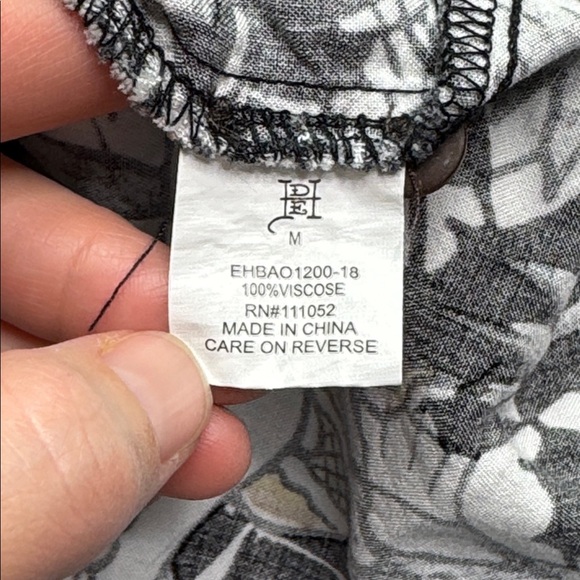 Ed Hardy Battle Skull Short Sleeve Button Up Shirt Size Medium - Picture 8 of 9